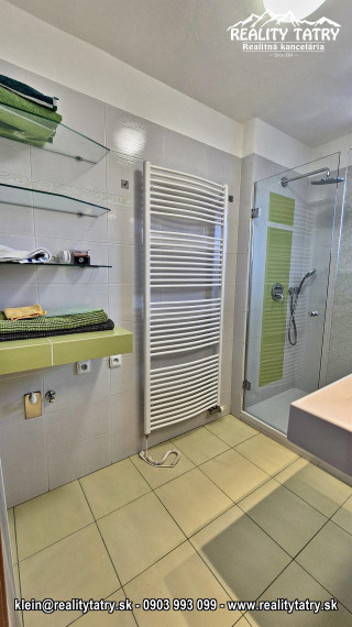 Slnečný 3 izbový byt s terasou a garážou v Poprade bytový dom JAVOR - TOP STAV a LOKALITA !!!