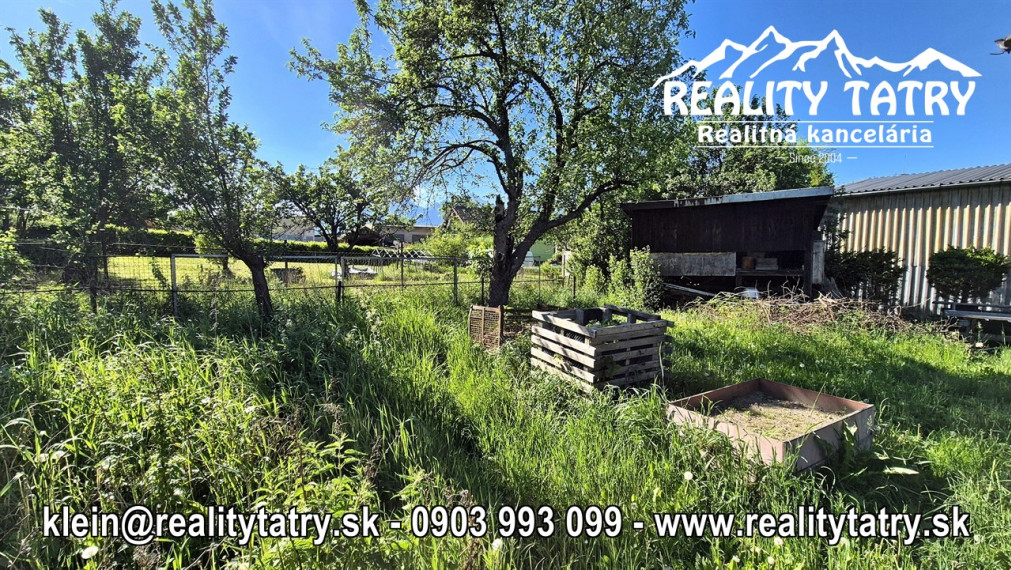 NOVÁ CENA !!! Rodinný dom na rozľahlom pozemku 1550 m2 s garážou a hospodárskou budovou - Poprad - Matejovce