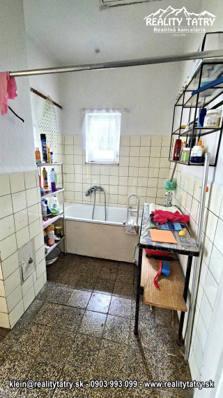 NOVÁ CENA !!! Rodinný dom na rozľahlom pozemku 1550 m2 s garážou a hospodárskou budovou - Poprad - Matejovce