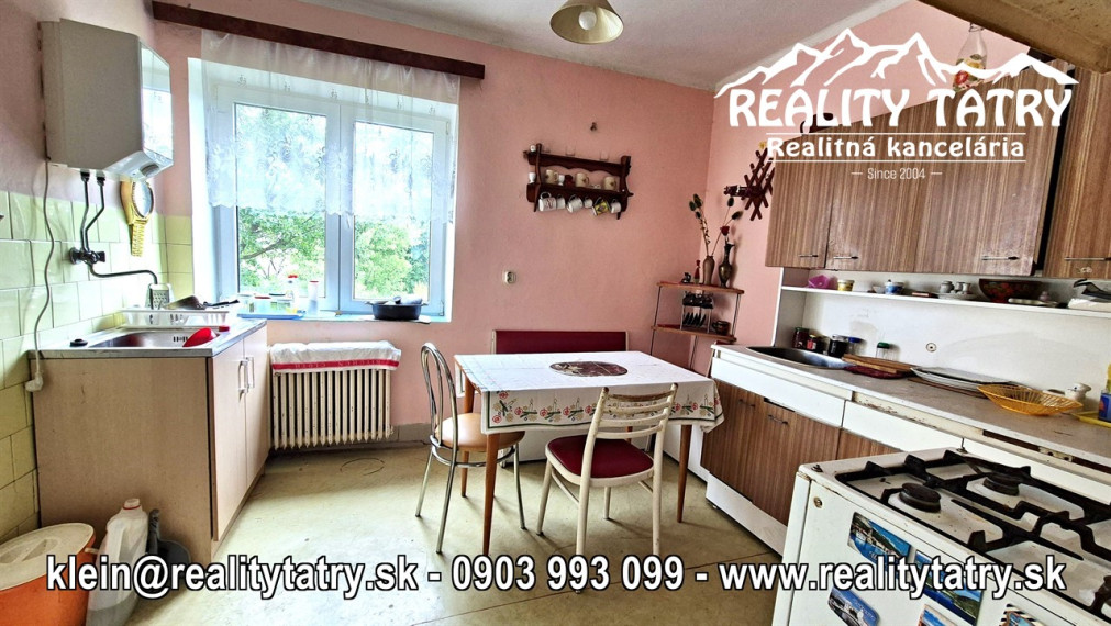 NOVÁ CENA !!! Rodinný dom na rozľahlom pozemku 1550 m2 s garážou a hospodárskou budovou - Poprad - Matejovce