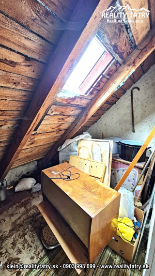 NOVÁ CENA !!! Rodinný dom na rozľahlom pozemku 1550 m2 s garážou a hospodárskou budovou - Poprad - Matejovce
