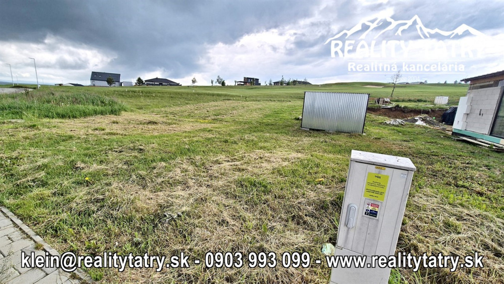 Stavebný pozemok 1010 m2 priamo pri golfovom ihrisku v lokalite Malý Slavkov - ODPORÚČAME !!!